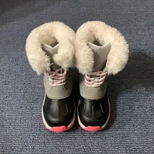 Carter’s winter/snow toddler boots